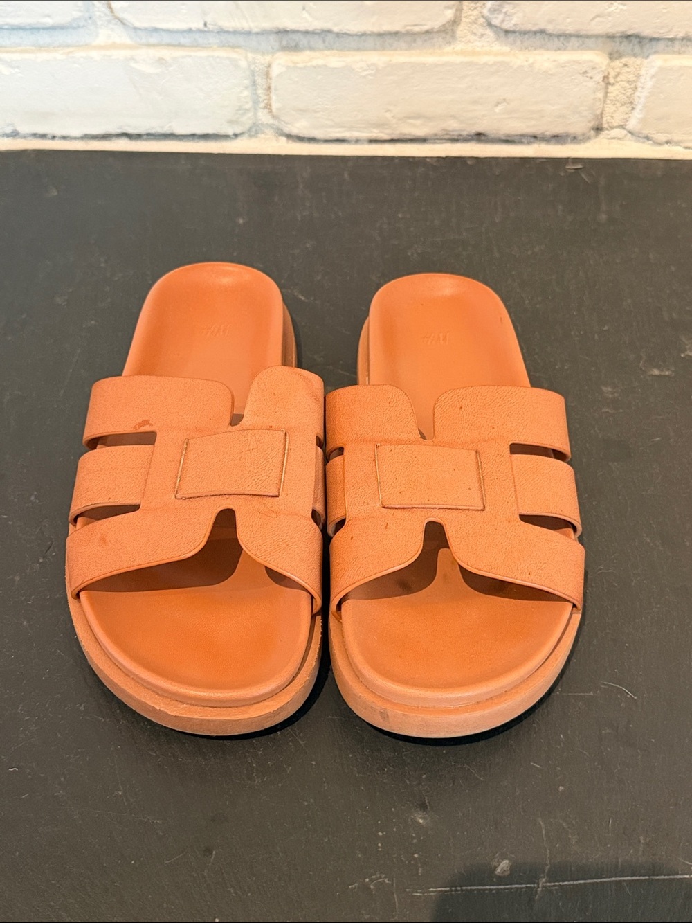 H&M Tan Footbed Slides – Slip-On Sandals